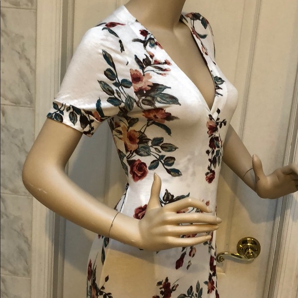 IVORY FLORAL WRAP MAXI DRESS - Picture 6 of 8